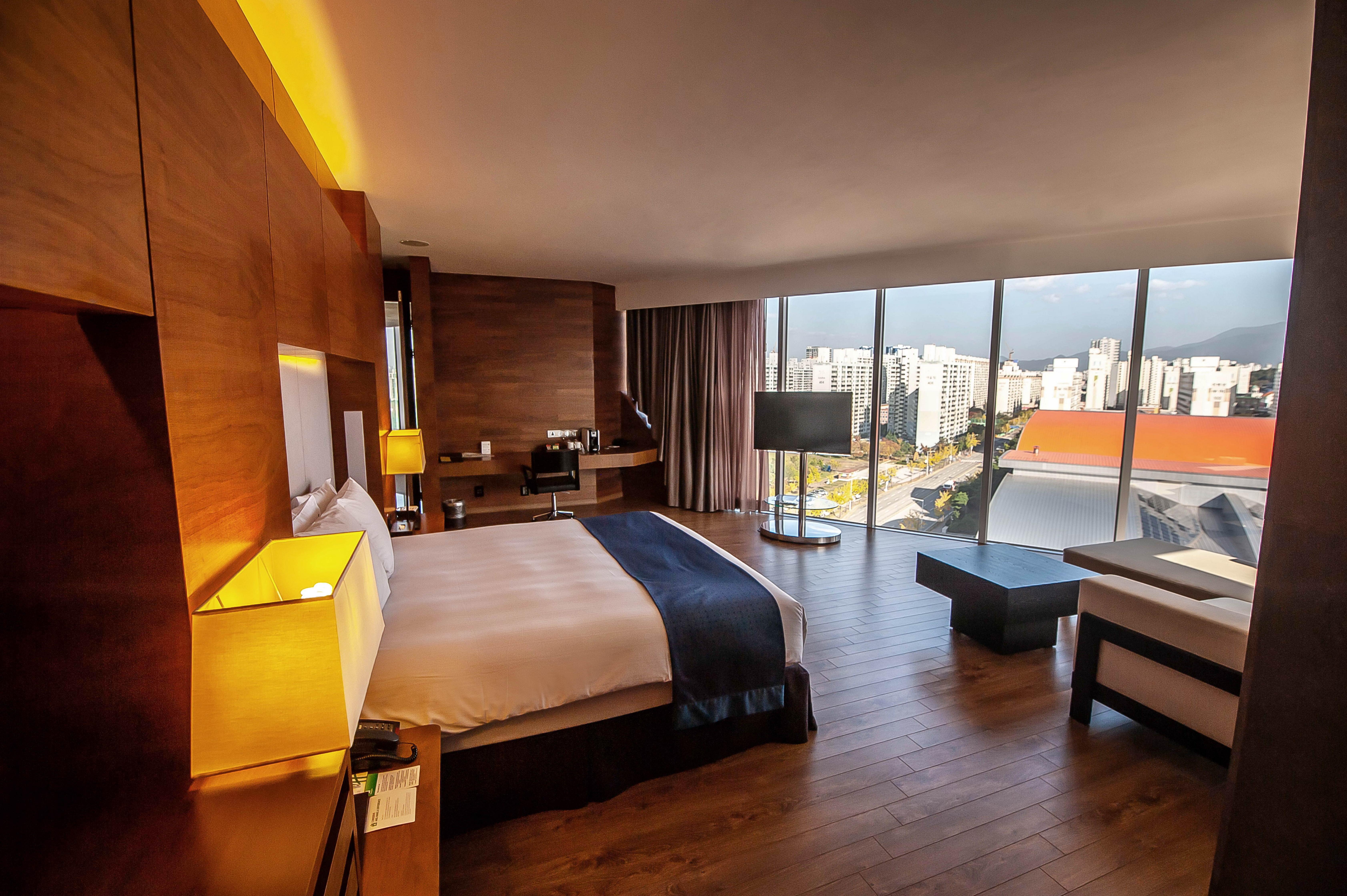 Holiday Inn Gwangju By Ihg Gwangju Metropolitan City Εξωτερικό φωτογραφία